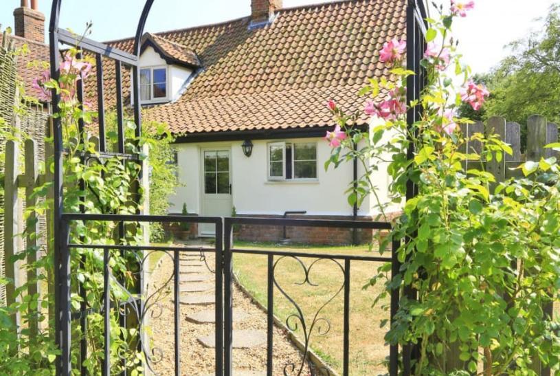 Dreamy Suffolk Country Cottage Escape Aldeby Exteriör bild